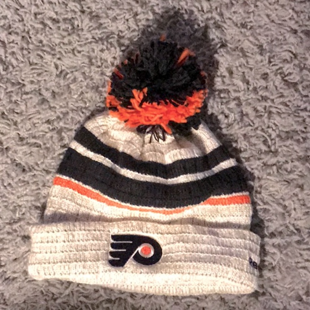 NWOT Flyers knit Pom Hat